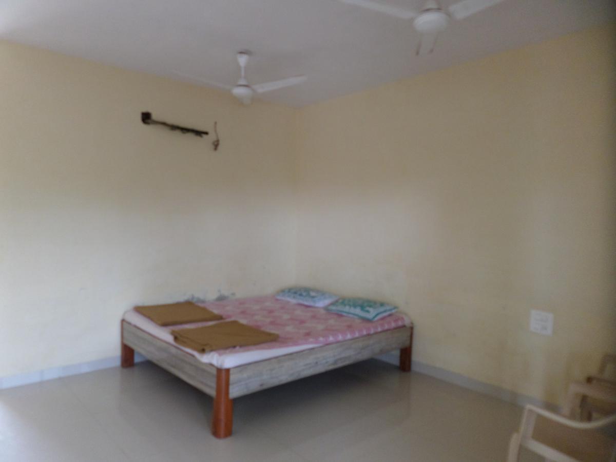 Atithi Farm House Hotel Borlai ภายนอก รูปภาพ