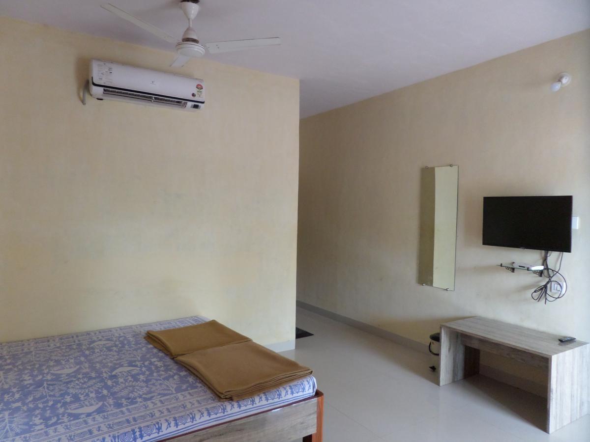 Atithi Farm House Hotel Borlai ภายนอก รูปภาพ