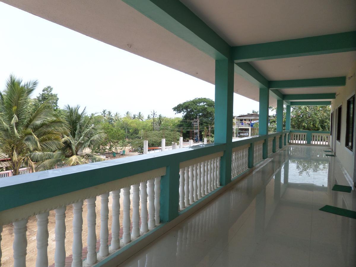 Atithi Farm House Hotel Borlai ภายนอก รูปภาพ