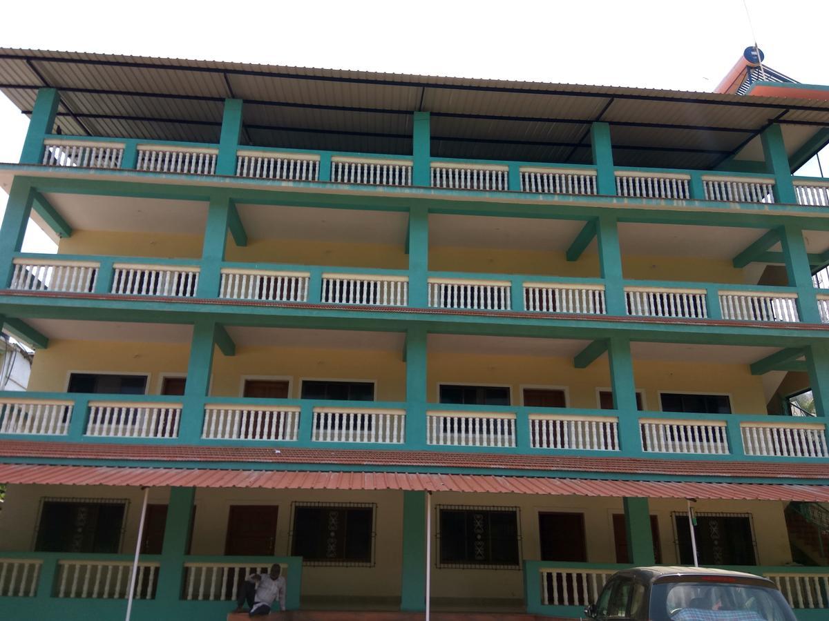 Atithi Farm House Hotel Borlai ภายนอก รูปภาพ