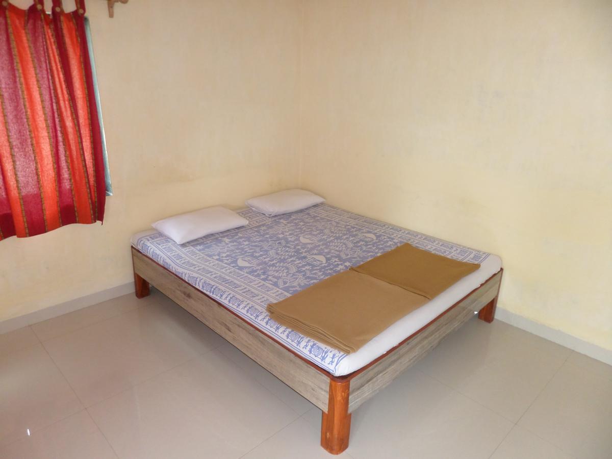 Atithi Farm House Hotel Borlai ภายนอก รูปภาพ